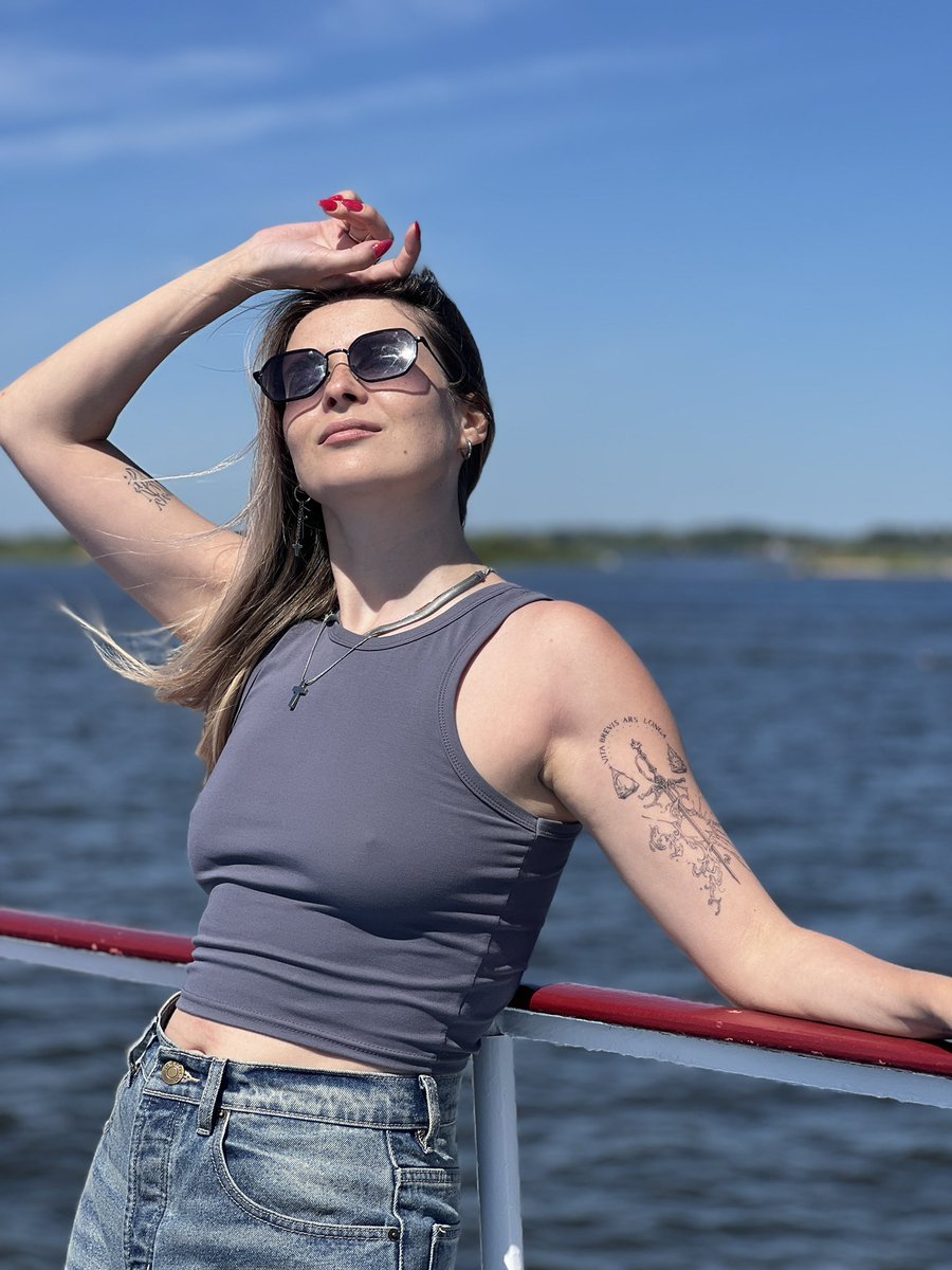 Just want to show you my latest tattoo, it's the only beautiful thing that happened to me lately🫠