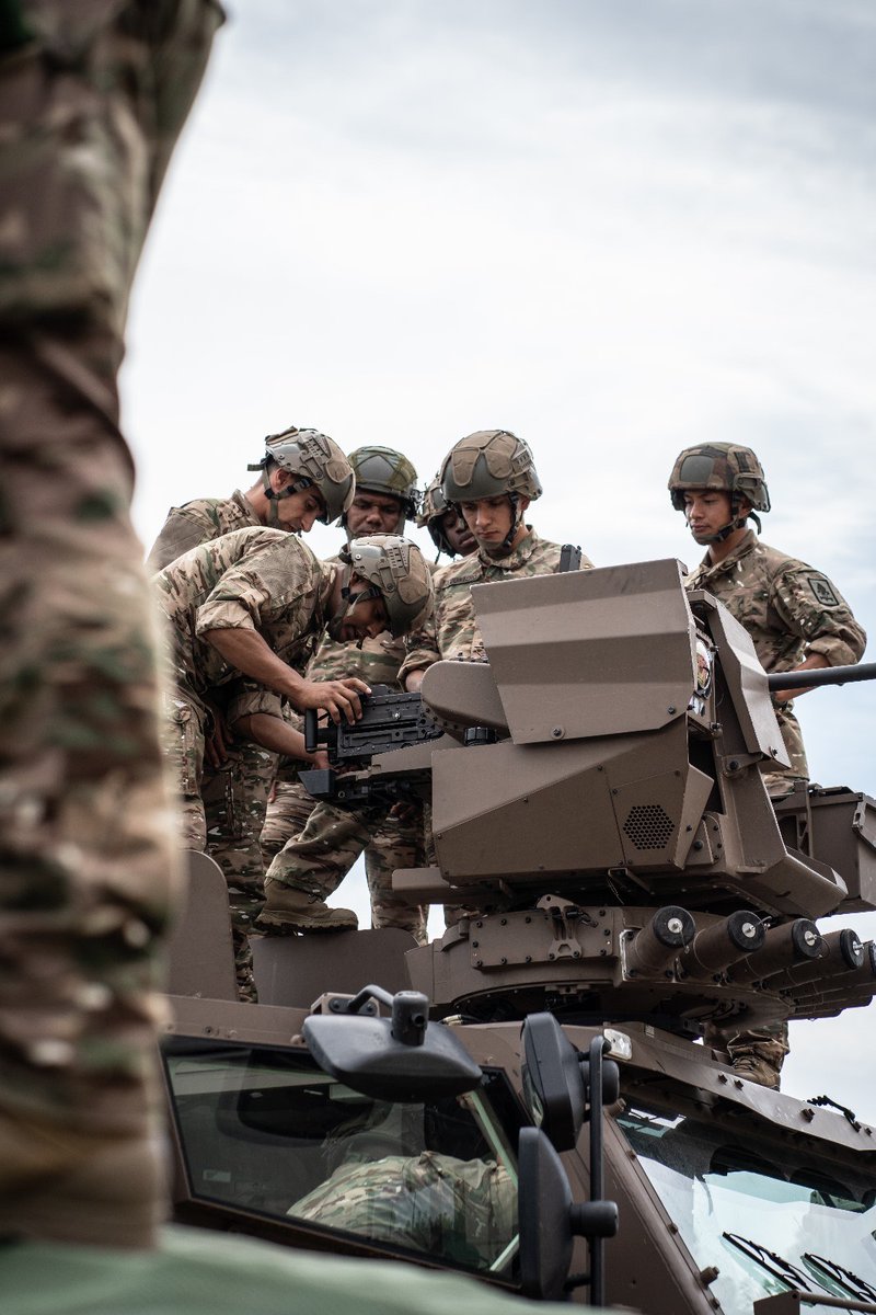 CDC1REG's tweet image. 📷 La 2e Compagnie s'entraîne avec son équipement majeur !

Au programme : roulage de jour et de nuit, sur tous les terrains, isolé ou en formation.

Une formation rondement menée qui fournira de nouveaux pilotes aguerris pour les engagements futurs.

#1reg #formation  #griffon