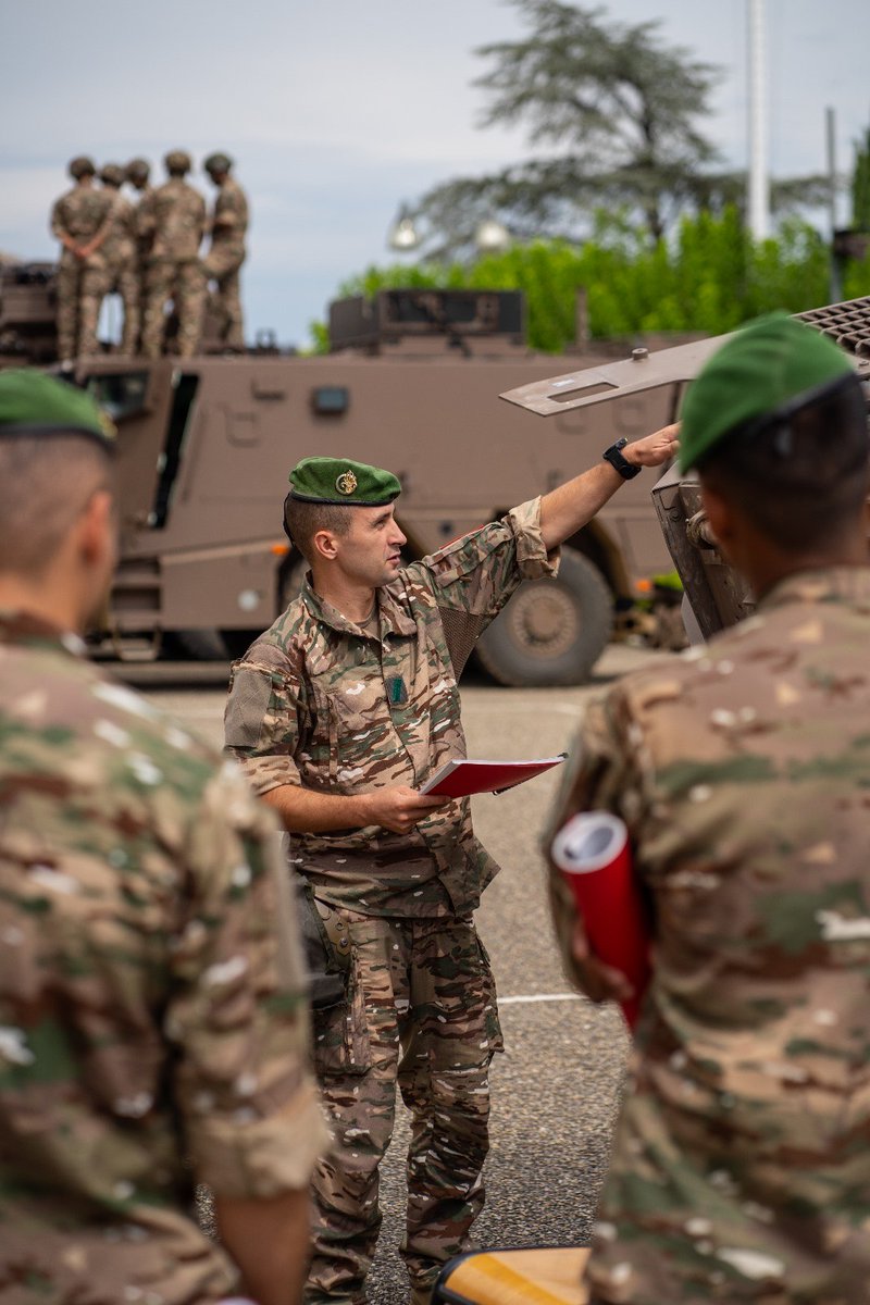 CDC1REG's tweet image. 📷 La 2e Compagnie s'entraîne avec son équipement majeur !

Au programme : roulage de jour et de nuit, sur tous les terrains, isolé ou en formation.

Une formation rondement menée qui fournira de nouveaux pilotes aguerris pour les engagements futurs.

#1reg #formation  #griffon