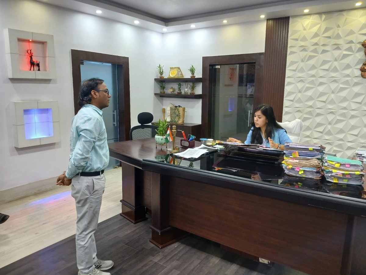 आज दिनांक 04/08/2025 को जिला पदाधिकारी, रोहतास की अध्यक्षता में गत माह के द्वितीय मंगलवार को मुख्य सचिव, बिहार सरकार द्वारा किए गए वीडियो कॉन्फ्रेंस के माध्यम से समीक्षा में चिन्हित विभागों के पदाधिकारी से विभागीय PPT में दिए अनुपालन बिंदु की समीक्षा की गई।