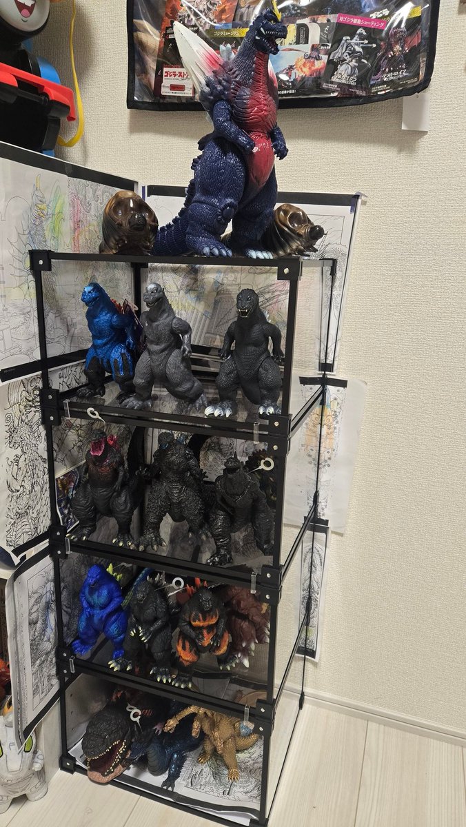 run0614's tweet photo. ニトリのディスプレイボックスが
ムビモンのサイズにピッタリすぎて
感動してる😭👏 

#こどもよう #フィギュア #収納 
#ゴジラ #ムビモン https://t.co/OgyovO0LaD