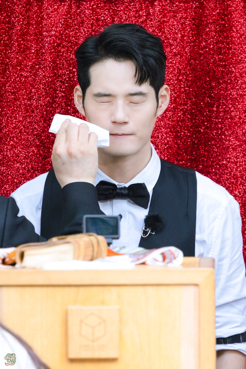 20250629🌴팜트리 갈라 콘서트 3rd 막공
인터미션 벌칙 깜짝 등장 이벤트
🌹록시하트 서경수

귀여워.......🫠😇