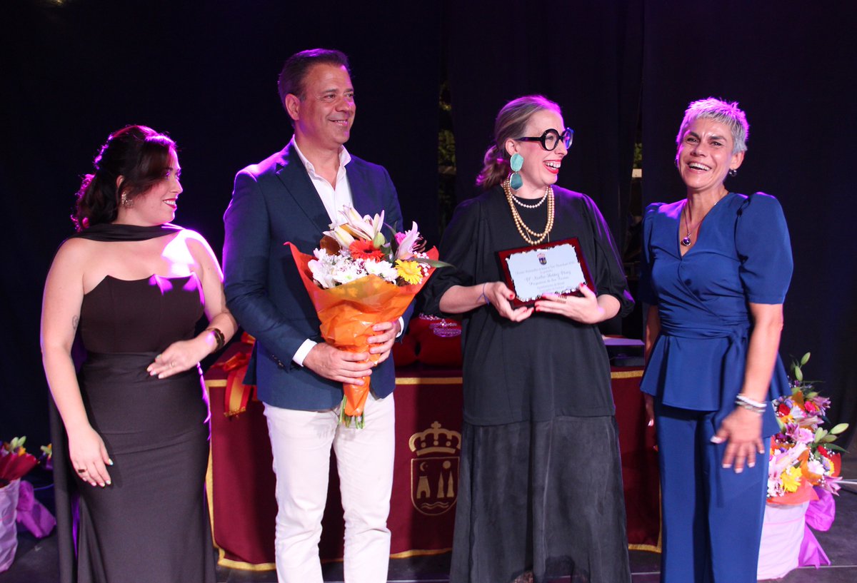 🥳 ¡Con el pregón de Noelia Ibáñez Pérez comienzan las fiestas patronales en honor a San Bartolomé!

🗣️ Durante su pregón destacó como "Beniel está en mí, respiro su luz, lo pienso, lo comparto, lo cuento y me emociona, sentirme tan querida en mi tierra y por ello doy gracias".