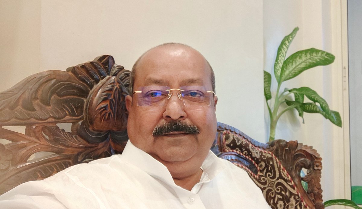 मेरे होंठों पे लिखा सब्र बता सकता है
मैंने दरिया की कोई शर्त नहीं मानी है

#unknown