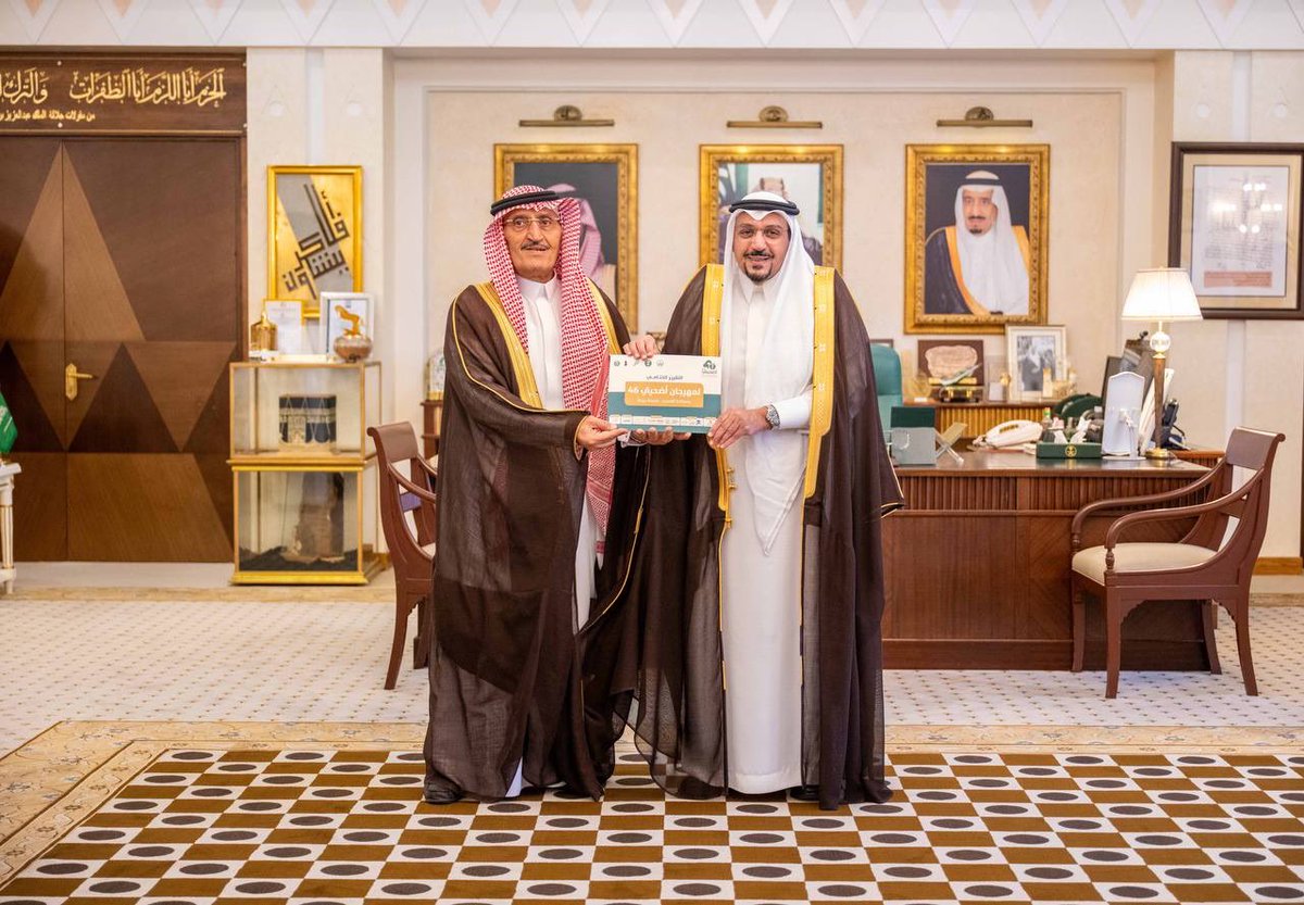 أشاد سموه بما تضمنه التقرير من مخرجات متميزة، وما حققه المهرجان من نجاح في تنظيم عمليات بيع الأضاحي وتسهيل خدمات المستفيدين..

سمو #أمير_منطقة_القصيم يتسلم التقرير الختامي لمهرجان أضحيتي لعام 1446هـ.