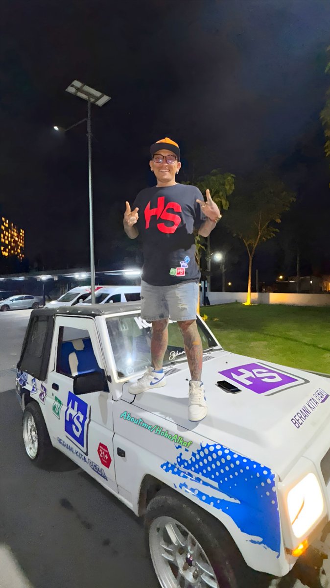 HohoAlkaf's tweet image. Ketika menjadi berbeda itu bukan soal gaya semata, tetapi sikap dan dampak.
Dari komunitas lokal hingga gerakan nyata, HS Community hadir sebagai simbol keberanian untuk berkarya dan memimpin.

#BeraniKitaBeda #HSCommunity #InovasiDesa #Leadership #OnePiece #Papua #HohoAlkaf