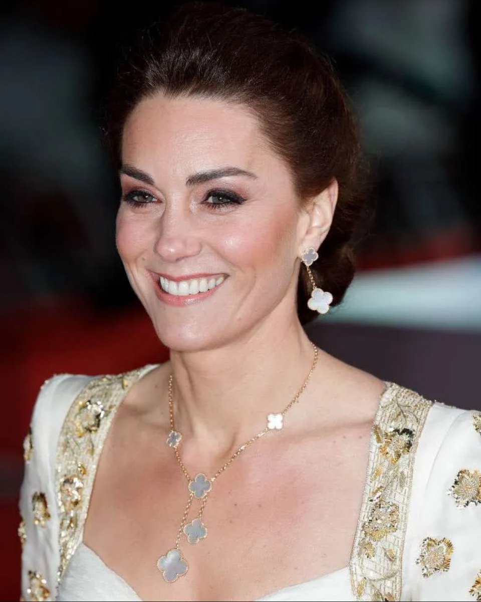 Anatomy of an Icon: What makes Van Cleef &amp; Arpels Alhambra so covetable? #vancleefarpels ow.ly/y2Pi50WzlSm