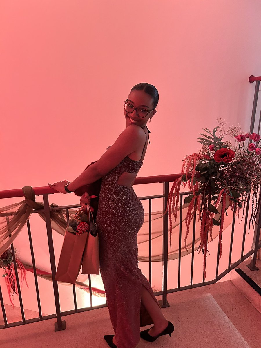 AureliaR4ye's tweet image. My thin waist and phat ass makes you weak. 🍑

Findom findomme ebony black girl free task humiliation drain wallet