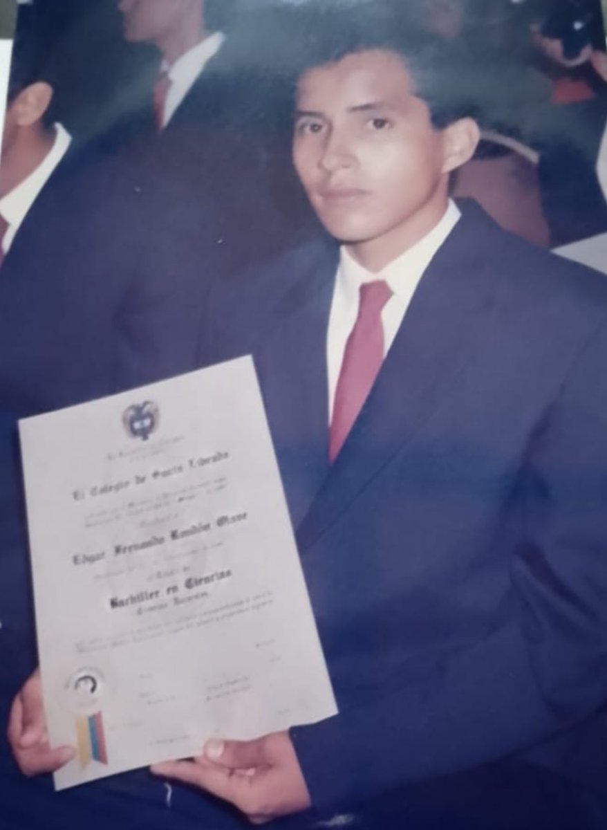 Hoy debería mi hermano cumplir 51 años. Los paramilitares lo asesinaron por ser lider social y sindical, hace ya dos décadas. Seguir trabajando por un país mejor y con justicia social, es la forma más adecuada de honrar su memoria. Te extraño hermanito mío.