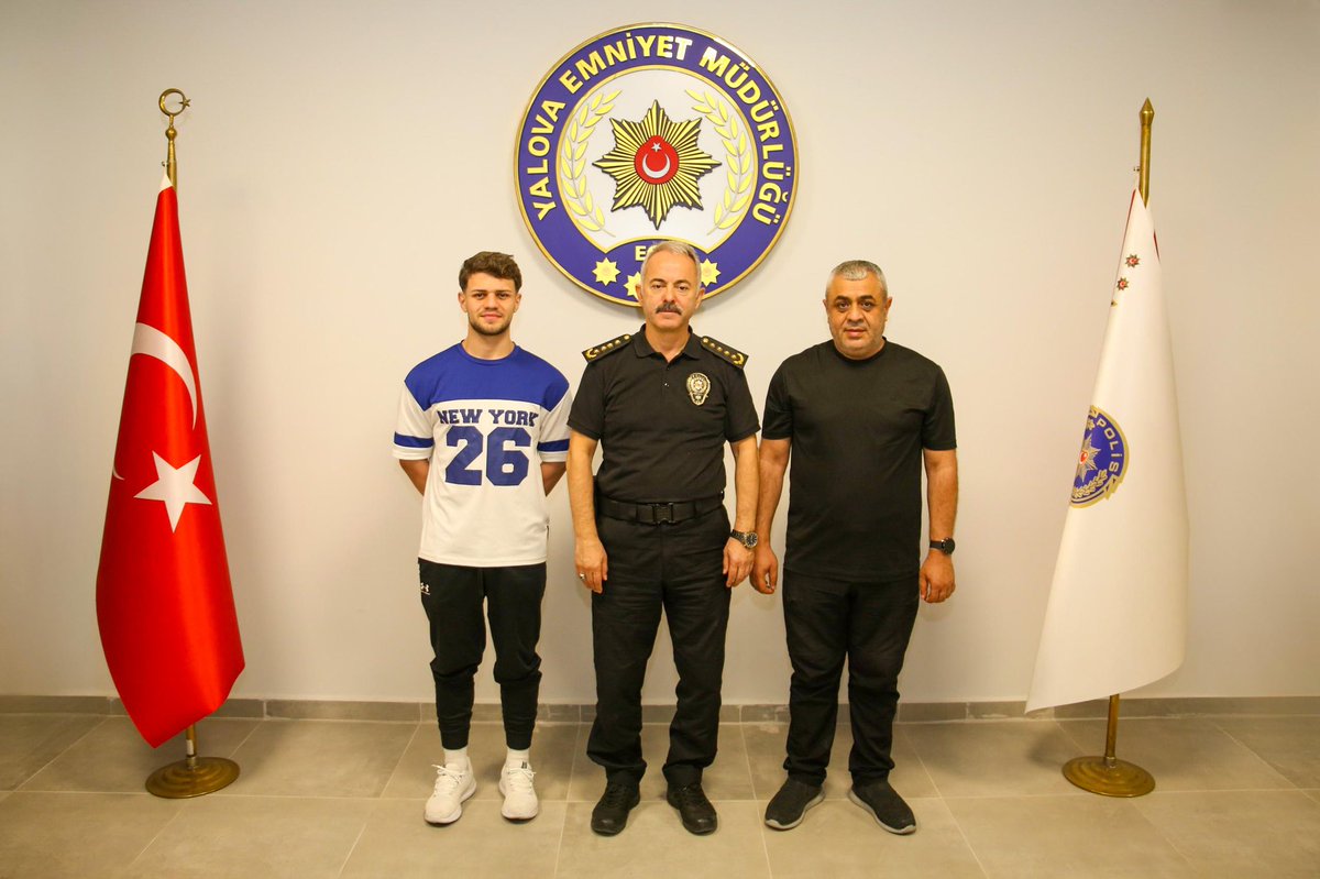 Yalova Emniyet Müdürlüğü (@emniyetyalova) on Twitter photo İş İnsanı Sayın Abdurrahim AVCIOĞLU, İl Emniyet Müdürümüz Sayın Ümit BİTİRİK'i makamında ziyaret etti. Nazik ziyaretleri için kendilerine teşekkür ederiz.
<a href="/Ubitirik/">UMIT BITIRIK</a> İş İnsanı Sayın Abdurrahim AVCIOĞLU, İl Emniyet Müdürümüz Sayın Ümit BİTİRİK'i makamında ziyaret etti. Nazik ziyaretleri için kendilerine teşekkür ederiz.
<a href="/Ubitirik/">UMIT BITIRIK</a>