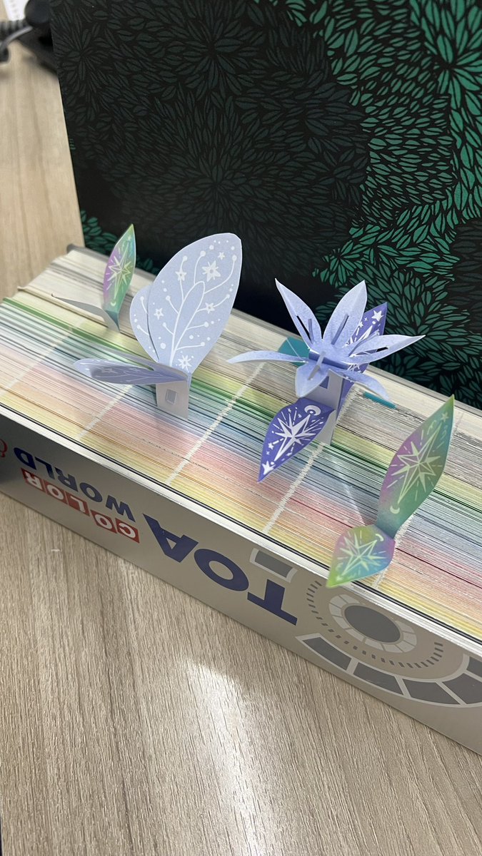 ดอกไม้บานหลังจากปล่อยให้ไอเดียตกตะกอน