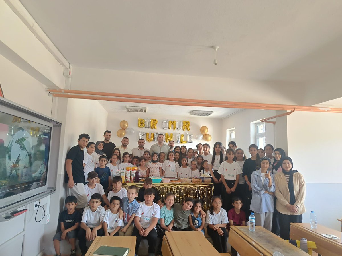 Şehit Öğretmen Şevki Akgün Ortaokulu TÜGVA Yaz Okulu’nu, İl Temsilcimiz Cemalettin Cantepe, Gençlik Hizmetleri Müdürü ve Milli Sporcumuz Savaş Kaya ile Aralık İlçe Temsilcimiz Engin Yazar ziyaret etti. Öğrencilerimizle yakından ilgilenip, motivasyon dolu bir gün geçirdiler.