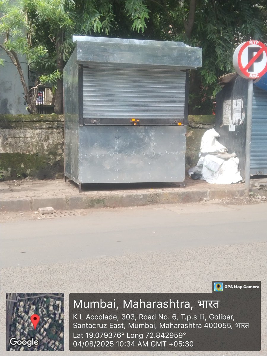 Team <a href="/mybmc/">माझी Mumbai, आपली BMC</a> <a href="/mybmcWardHE/">Ward HE BMC</a>   
Two pictures ,clearly illustrating the alarming level of encroachment in Ward 87. It’s unacceptable that the authorities seem to support the Hawker Mafia. This situation needs to be addressed immediately!
<a href="/MumbaiPolice/">मुंबई पोलीस - Mumbai Police</a> <a href="/CMOMaharashtra/">CMO Maharashtra</a>
<a href="/MNCDFbombay/">M.N.C.D.F</a>