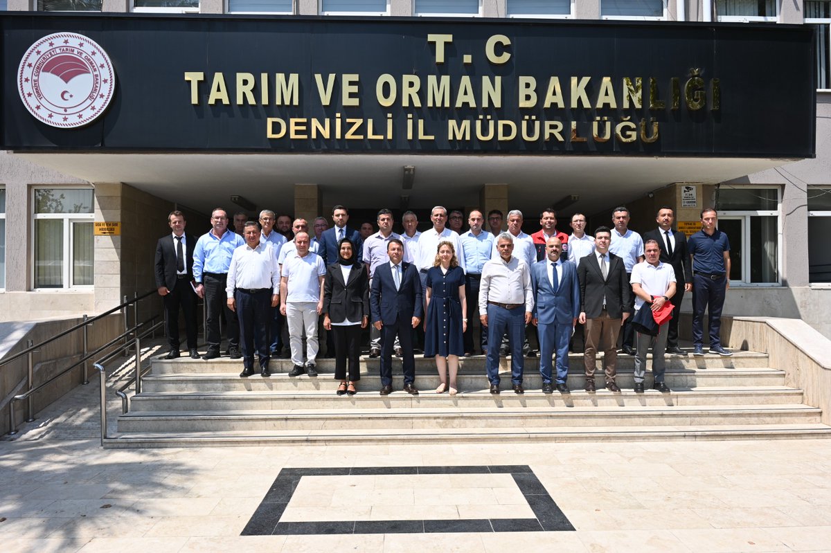 İl Tarım ve Orman Müdürümüz Mustafa Nevzat ZAYİM’in başkanlığında, İl Müdür Yardımcılarımız, Şube Müdürlerimiz ve 19 İlçe Müdürümüzün katılımıyla geniş kapsamlı değerlendirme ve koordinasyon toplantısı gerçekleştirildi.
Toplantıda, Denizli tarımının mevcut durumu