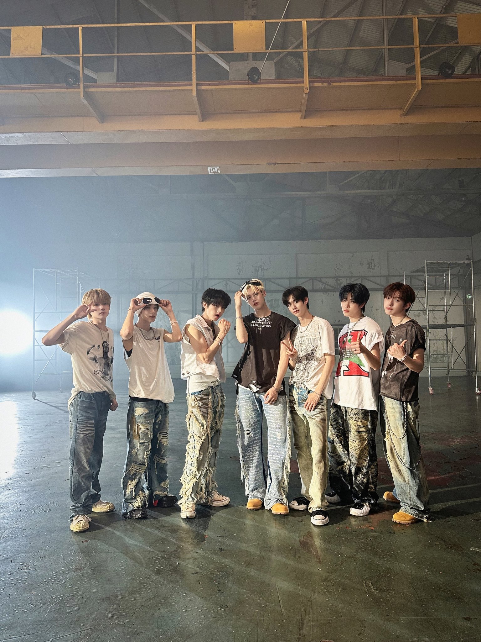 closeyoureyes マージンシャン　特典会　5/31 ツーショット 頂上団 🐧 MAJINGXIANG_JP (@MAJINGXIANG_JP) / X