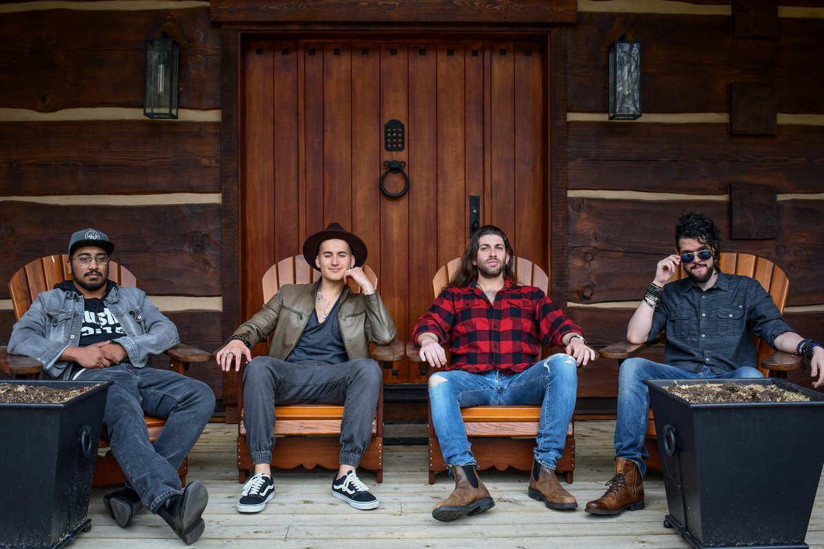 🎸 One In The Chamber is back with “All Ye Faithful” — a bold new single blending soaring melodies, dynamic instrumentation &amp; raw emotion. canadianbeats.ca/2025/08/04/one…