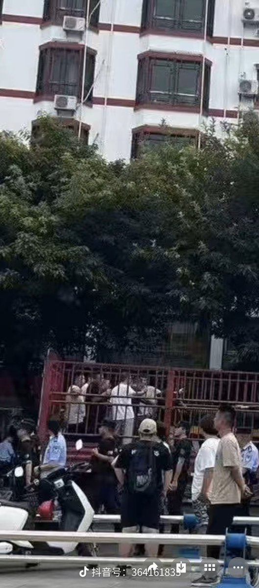 中共中央流亡总书记薄熙来 tweet media