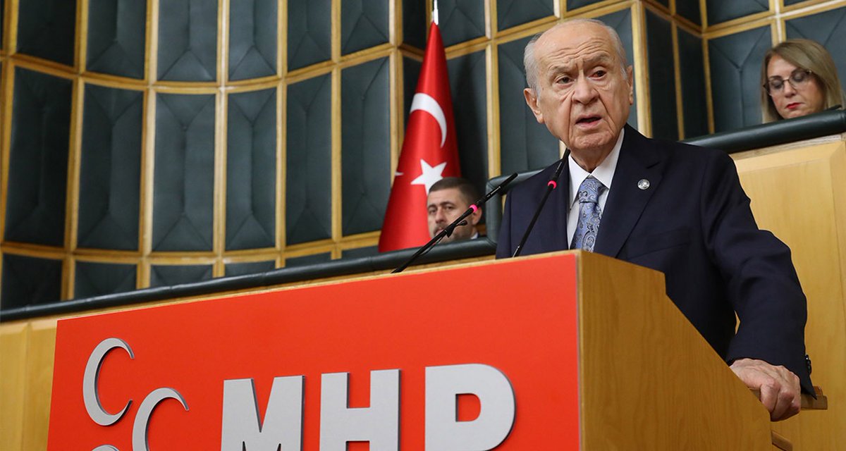 MHP lideri Devlet Bahçeli:

"Statükodan geçinen bağnaz kafalar, vesayet özlemi çeken bağımlı odaklar, milliyeti meçhul sözde milliyetçiler, emperyalizm ve Siyonizm uşaklığına heves eden işbirlikçiler topluca Terörsüz Türkiye hedefini yıkma ve yıpratma amacında birleşmişlerdir."