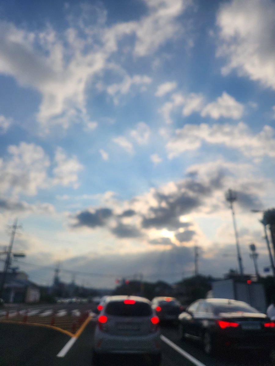 맑음 vs 흐림

가끔은 흐린것도 나쁘지 않은데 말야 ㅋ

#제주 #섹트 #녹아내린다