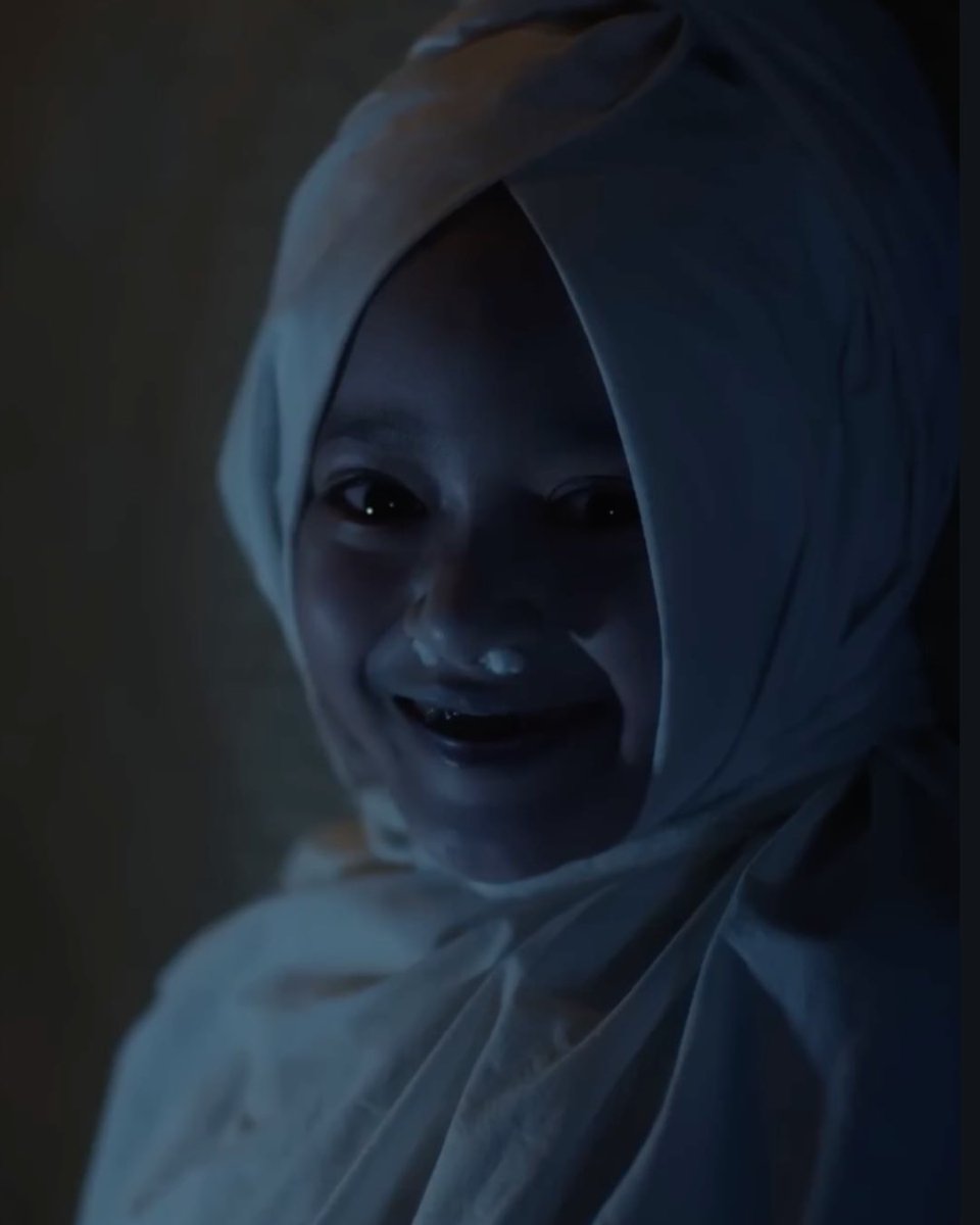 Udah jadi pocong, anak kecil pula! Nih film malesin banget! 😵‍💫