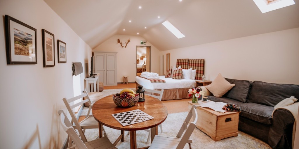 Swinton Bivouac offers a rustic glamping experience on the edge of the Estate, from off-grid Tree Lodges and Meadow and Cabin Yurts, to the spacious Loft, a self-contained hideaway with a touch of luxury.

Book now: ow.ly/bf9s50Wzisp 

#CountryRetreat #GlampingStay