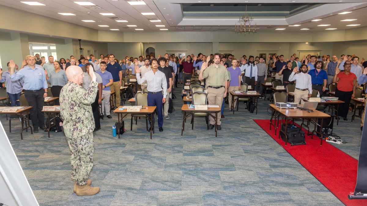 NNSYNews's tweet image. Welcome aboard to NNSY's newest employees! Shipyard Commander Capt. Jip Mosman swore in 143 employees as part of New Employee Onboarding Indoctrination July 28

(Photos by Danny DeAngelis, NNSY Photographer)

#NNSY #WorkforceDevelopment #ForceBehindtheFleet #WelcomeAboard
