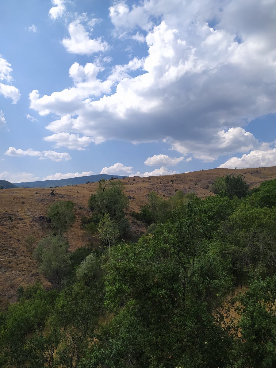 Buralardan oralara çok uzaklara selam ve sevgilerimle sevgili dost ve arkadaşlar a🌹