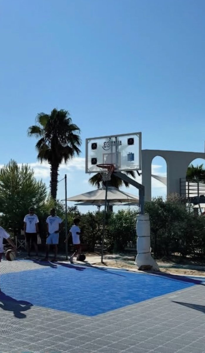 Hoop of the Day…. Roseto degli Abruzzo (courtesy of Jeff Schmidt) #hoopoftheday