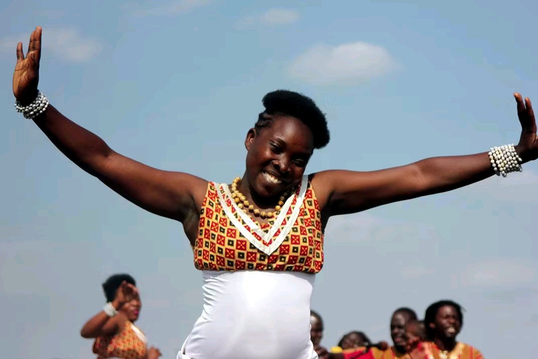 HouseOfTalentEA's tweet photo. Picture a dance where you unleash your best moves to win a woman’s heart—this is #Runyege_Ntogoro dance. The top performer claims the prize, guided by rhythmic rattles and an electrifying display. Once a cherished tradition of the #Bunyoro and #Tooro kingdoms.

#Culture #Dance https://t.co/S47yPLzqH4