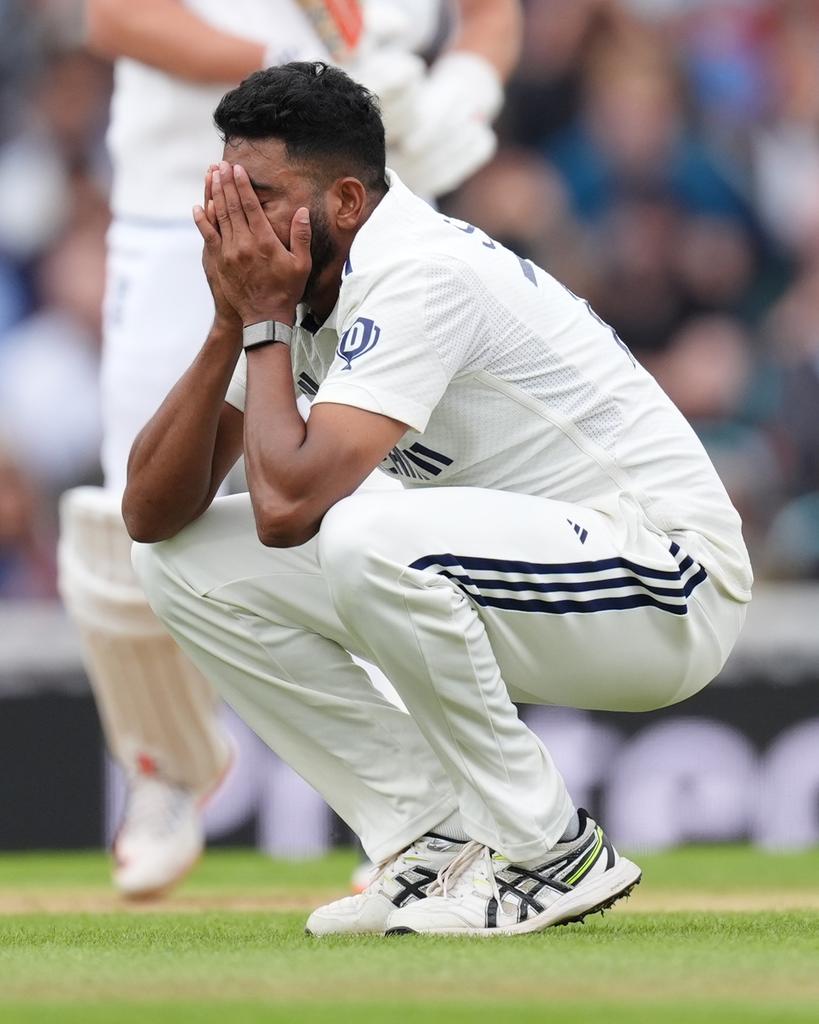 Players and their dangours virson —
Kohli in Run Chase.
Rohit in Power Play.
Dhoni in Death Overs.
Siraj without Bumrah. 

#INDvsENGTest || #Siraj ||