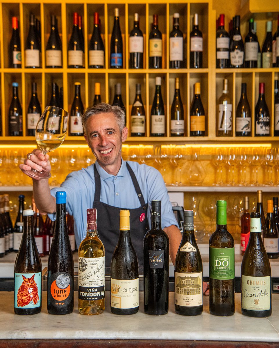 Nuestros vinos blancos a copas de esta quincena. ¡Te esperamos!👇🏻