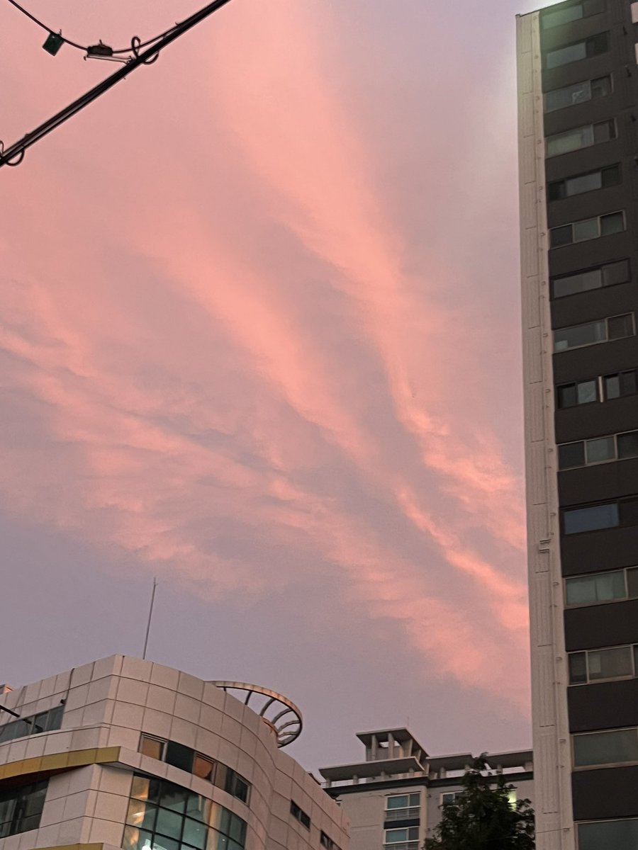 이 하늘을 보려고 내가 사나보다.

#오늘저녁노을