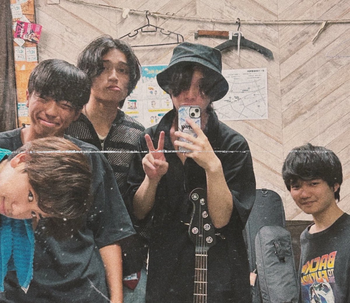 clutter_area's tweet photo. 【Clutter Areaから皆様へ】
8月26日の"SCHOOL'S OUT2025 GARDEN新木場
FACTORY、そして文化祭をもって、バンドはメンバーの受験のため活動を一時休止します。
高校生活の中で出会えたこのバンド、本当にたくさんの人に支えられてここまで来れました。
休止前最後のライブ、全力で音を鳴らします。 https://t.co/MiibgteR2Q