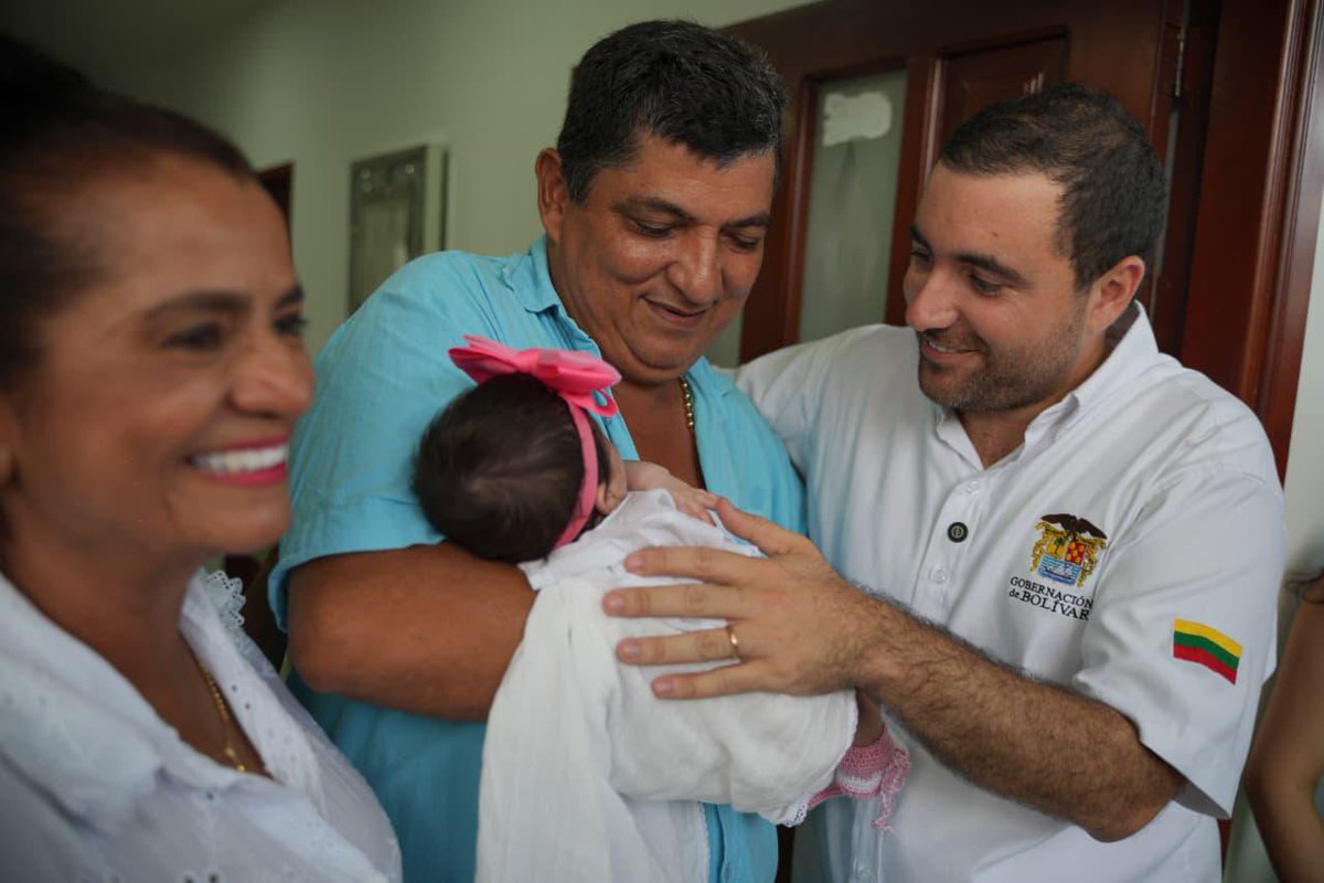 Ariadna, nace en una calle recién pavimentada; no conocerá el barro. 

Así hacemos historia en el gobierno del #BolivarMejor estamos cambiando la vida de muchas familias en Bolívar. 

Gracias Dios mío 🙏🏼