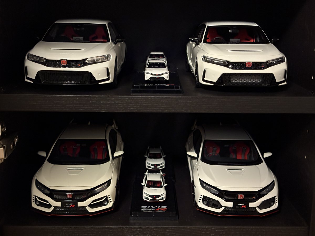 1/18のビッグスケールでもチャン白の色の再現は本当に難しい...
そんな中でもAUTOartの1/18 FK8後期のチャン白は独特なアイボリーホワイトをとてもよく再現しているのがわかります