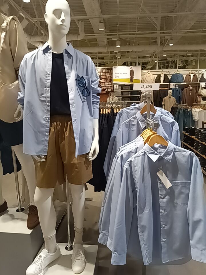 今日、何気にGU寄ったらなんか良さげなシャツ見つけた！w 普段りぃ活してる人にはこの秋オススメのアイテムかも😁