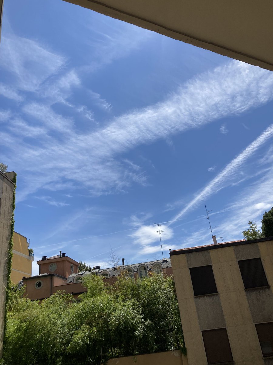 RosenthalEllery's tweet image. Long Lasting #Contrails Everywhere &amp;amp; No Fucking Plane😂😭😱👽