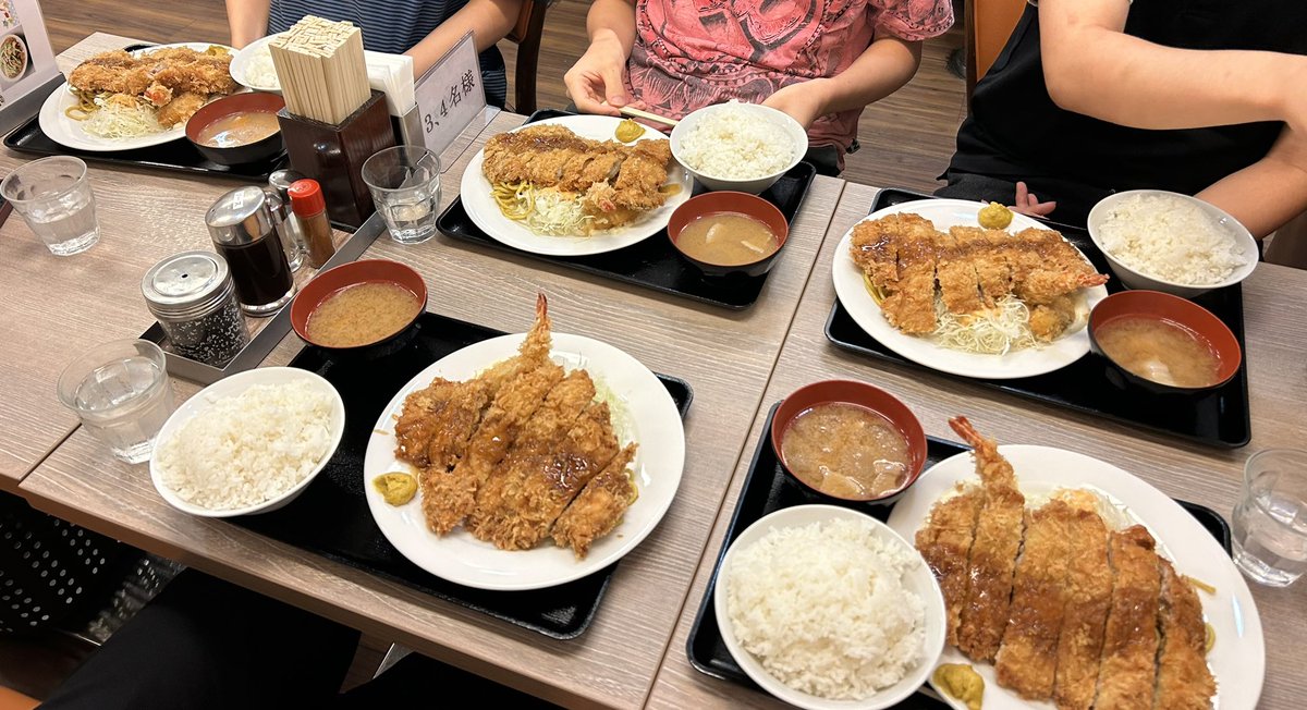 こちらは同立練の後に「ミトヤのHセット」の洗礼を受けさせられる1年生の様子です