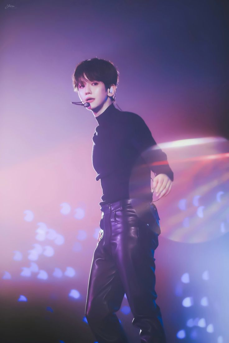 remember this beautiful baekhyun lonsdaleite pictures ✨️