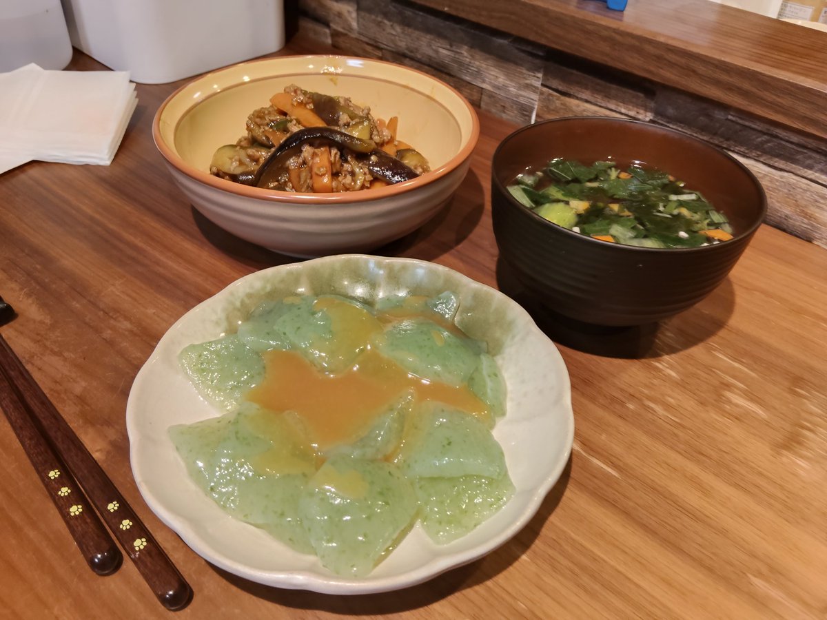 明日は健康診断だから糖質制限をしてみたもにゃw
そんな体重変わらないだろうけど、気持ちの問題もにゃ😂
麻婆茄子、モロヘイヤスープ、刺身こんにゃく✨️
大あくびベル姫を添えて👑
#猫のいる暮らし
#おうちごはん