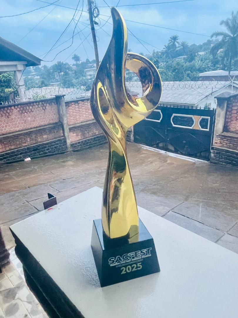 Aceebad67Carine's tweet photo. Happy to announce that our movie won Best Medium Length Film at #SACFEST film festival 🤩🤩🤩.
Yours Truly was AD (assistant director) and PM (production manager) on this one😌🤩
#filmfestivals #Awards https://t.co/pt2Tw2SszC