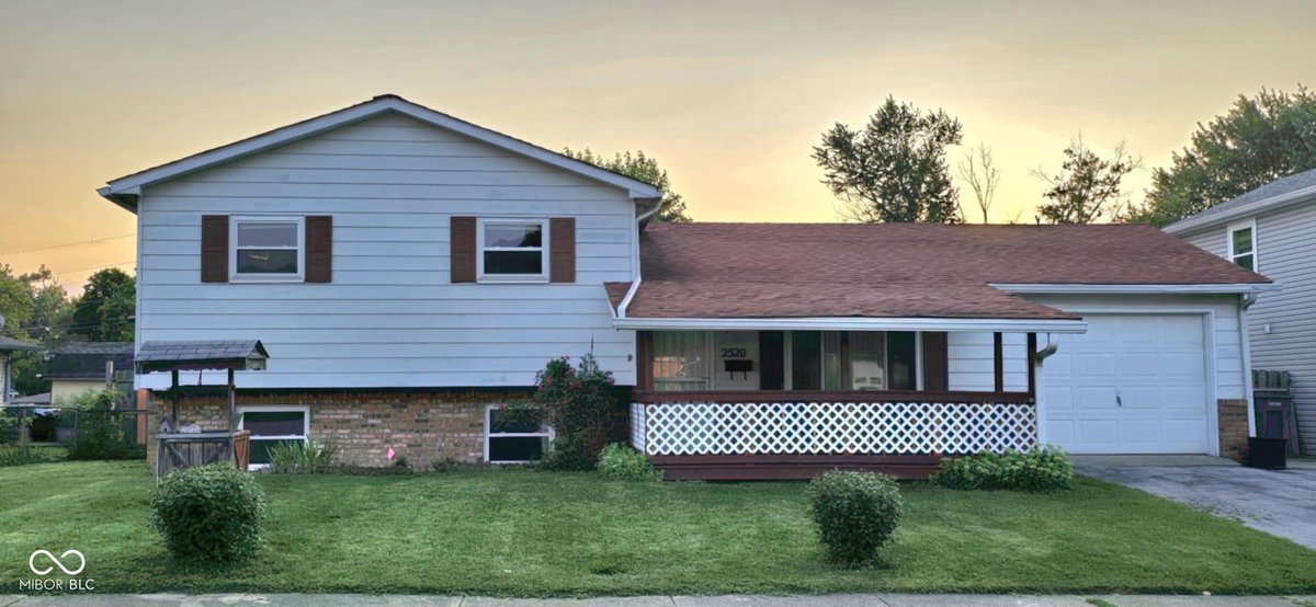 IndyDocTeam's tweet image. JUST LISTED – $200K!
2520 Tesh Drive, Indianapolis
Spacious 4 bed, 1.5 bath tri-level home with room to grow!
 Attached garage + 2.5-car heated garage w/ workshop &amp;amp; 220V! 

 Message now to schedule your showing!
Homes like this go fast – don’t miss out! 📷 #NoHOA #CallNow
