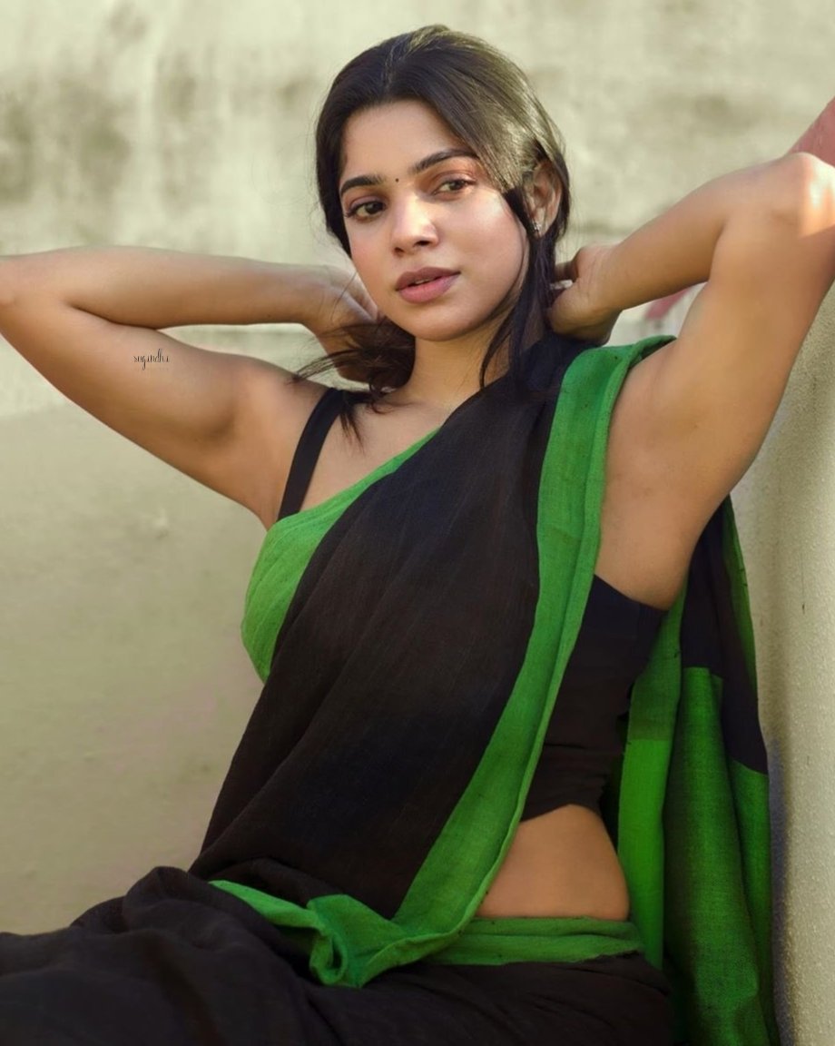 "ज़िन्दगी सिखाती है 
कैसे जीना ? 
और मोहब्बत सिखा देती है… क्यों जीना।" 🌿