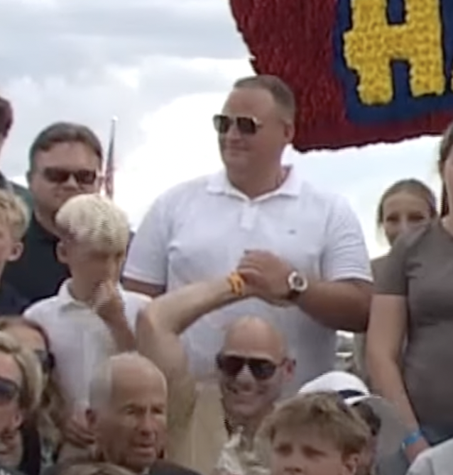 ”Det gjorde vi bra, kompis”. Systematisk dopare, fuskare, just nu avstängd i 7,5 år, frontar och firar alltså triumf i det som ingår i topp-tre vad gäller världens största travlopp. Och ingen reagerar ens över det. Svårsmält.
trottosport.nu/2025/08/03/sva…