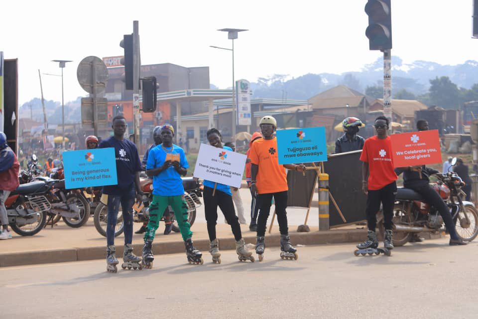 Sandrah_ug's tweet photo. Youth power! 🌟 📌🥺💃🏼🥰💃🏼@OpenSpaceUganda took the streets to celebrate the generosity of young people making a difference in their communities.
Every act of kindness counts!
#PhilanthropyWeek2025 💃🏼
#philanthropyfordevelopment https://t.co/7O3wL2HeiS