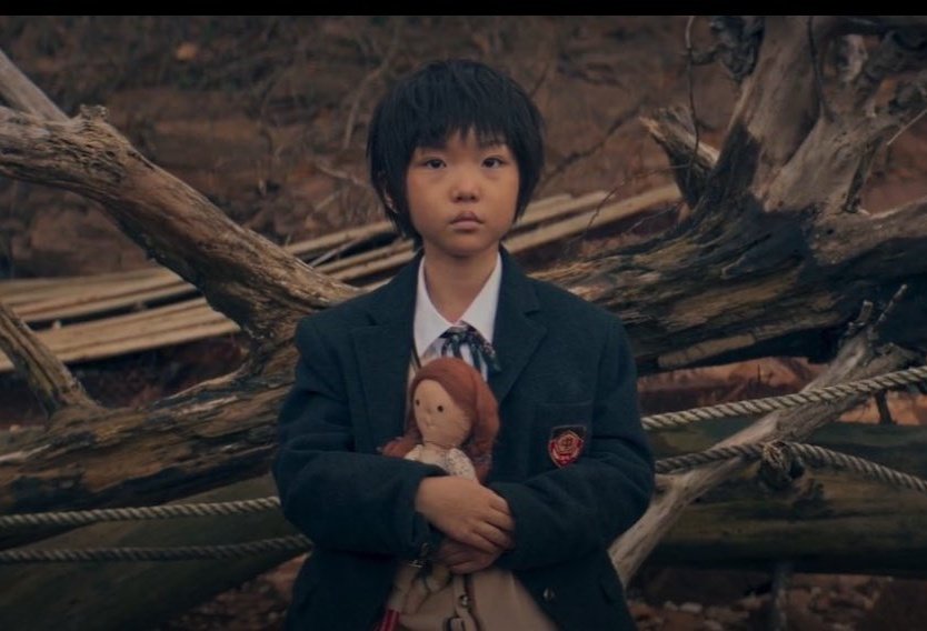 Penulis Hunter with a Scalpel asli psikopat sih. Series crime thriller pembunuhan mayatnya dimutilasi dipotong potong gini dari awal sampai ending masukin anak kecil, udah gilaa 😱