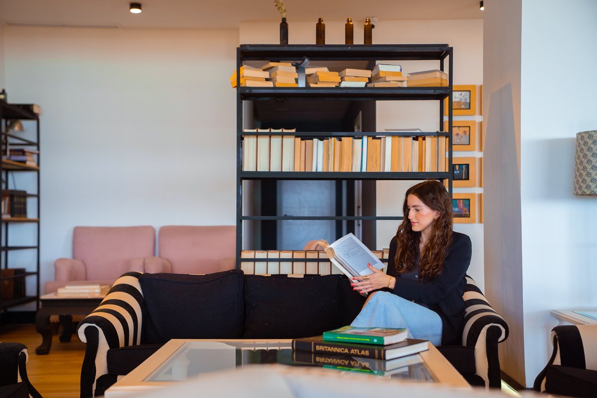 Hay lugares que invitan a quedarse.
🪑 En #FAYVictoriaBeach, cada detalle está pensado para el descanso: luz suave, texturas naturales y rincones con encanto.
🌿 Ven a descubrirlo.
📞 952 40 13 66 | reservas@fayhotels.com
#FayHotels #CostaDelSol #Vacaciones