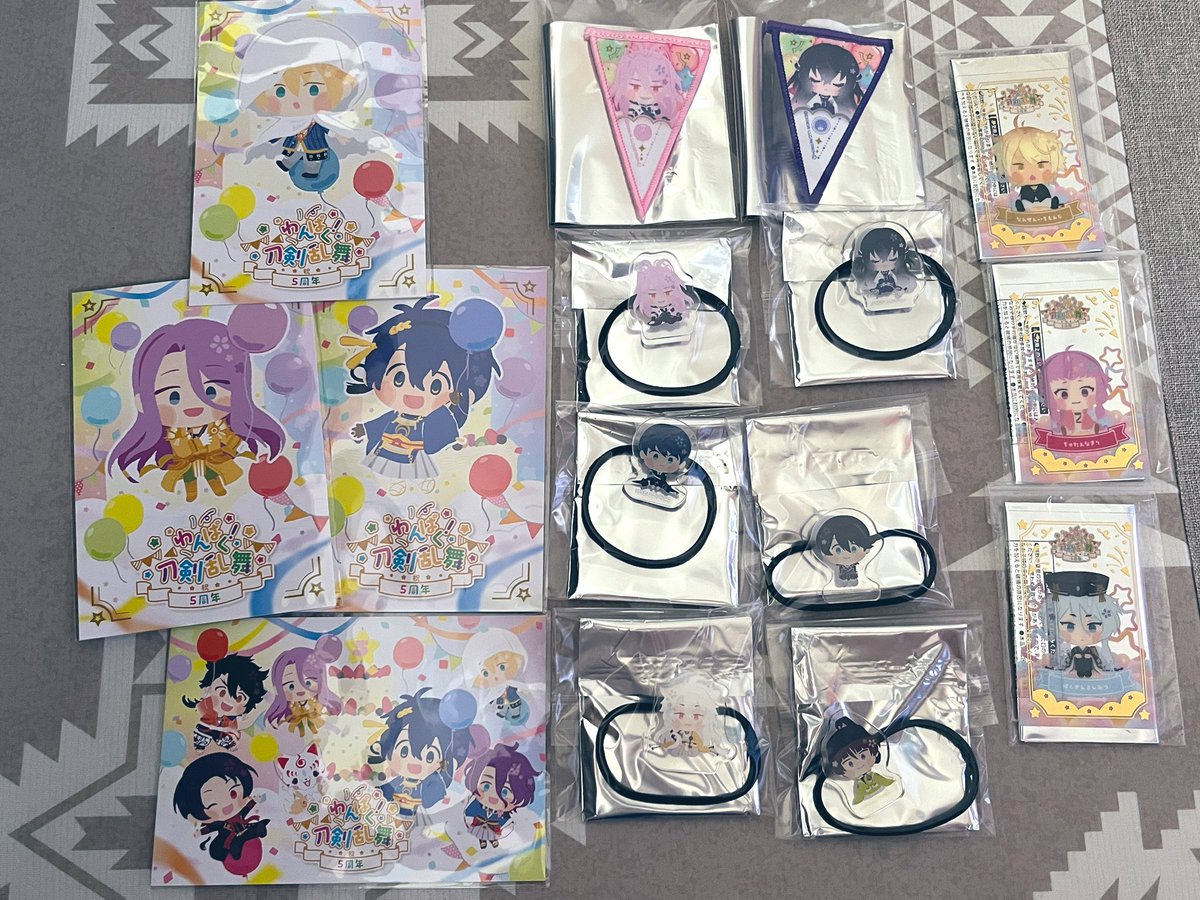 わんぱく！刀剣乱舞 5周年 POP UP 箔押しクリアカード アクリルヘアゴム ミニガーランド 特典 ポストカード 交換 譲渡

譲：村正、数珠丸、堀川、小狐丸、石切丸、謙信、南泉、北谷菜切、山姥切国広、三日月、蜂須賀、集合

求：全種／蜻蛉切、小豆
カード以外／祢々切丸、山鳥毛
or 定価+送料⇒