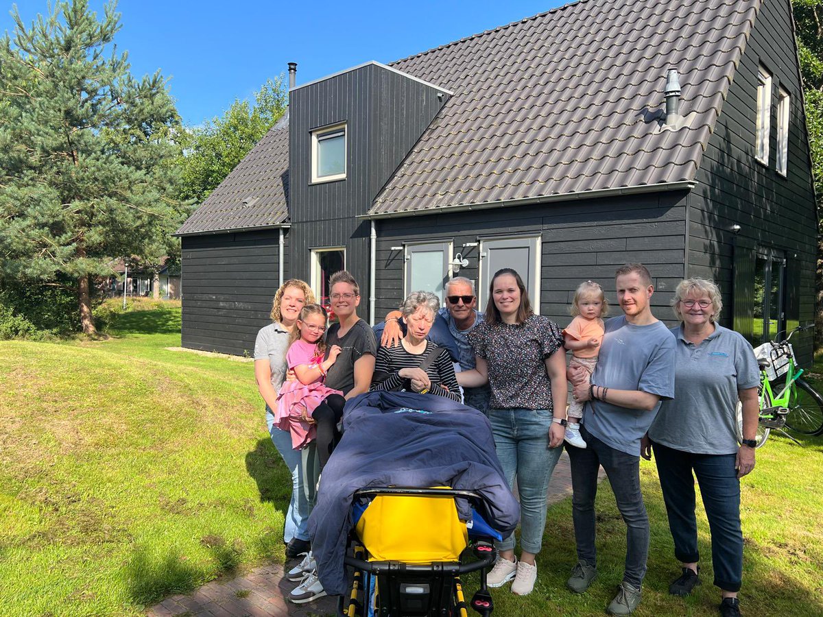 Na een leuke week met het gezin, waar veel nieuwe herinneringen zijn gemaakt, mochten vrijwilligers Paulien M en Angela, mevrouw vanmorgen weer halen en thuisbrengen in #TerApelkanaal. Het was genieten op Landal Aelderholt. Fijn dat ook deze wens weer geslaagd is. 🍀