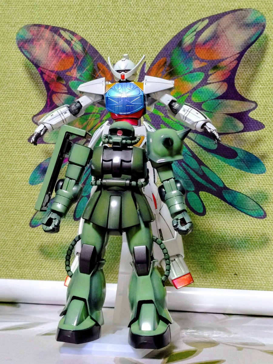 #プラモ新作完成
#プラモデルライフ

こんばんは😊

ボルジャーノン、完成しました！！！

旧HGシャア専用ザクIIで、ターンエーガンダムに出てくるザクII（ボルジャーノン）を作成😆

設定画に近づけるため関節は緑にして、合わせ目消しも頑張りました🤣

ターンエージオラマの一部として使用予定✨